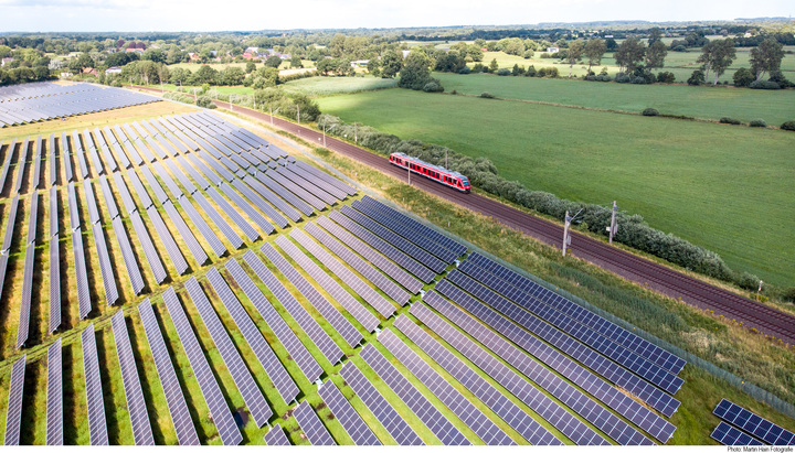 Wattmanufactur GmbH & Co. KG eröffnet Deutschlands größten Solarpark auf einachsigen Nachführgestellen mit M88H-Wechselrichtern von Delta Electronics